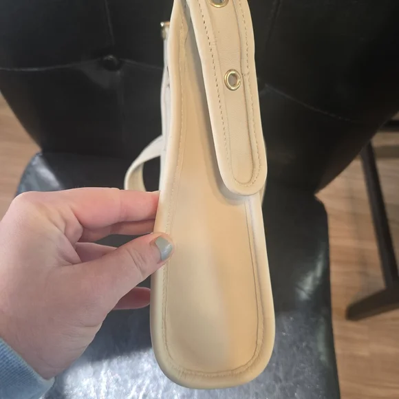 Vintage Coach Cream Shoulder Bag No. M8D - 9997 - Picture 5 of 13
